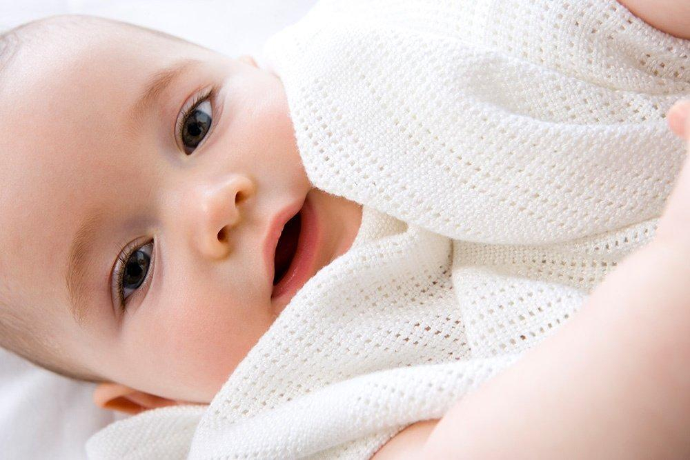 Bé bị nghẹt mũi khi nằm điều hòa: 5 mẹo xử lý dứt điểm tại nhà